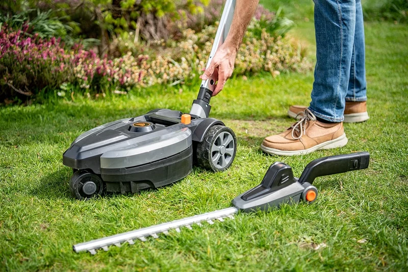 Yard Force iFlex LM F23BN 2-in-1 Akku-Rasenmäher & Rasentrimmer (23 cm, 12V 4Ah) – 360° Wendigkeit, bürstenloser Motor & Einhandbedienung