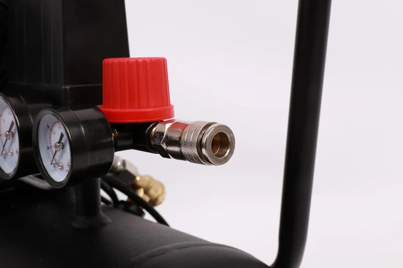 Yard Force EX ARC24 Silent Kompressor (24 L, 8 bar, 750 W) – Flüsterleiser, ölfreier Druckluftkompressor (67 dB) mit Druckregler & Rädern