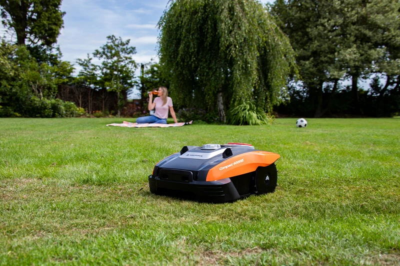 Yard Force Mähroboter COMPACT 400RiS – Bis 400 m², WLAN & App-Steuerung, iRadar Ultraschallsensor, Brushless Motor, Kantenschnitt
