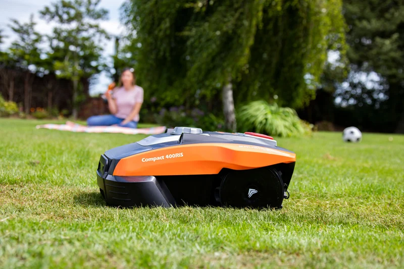 Yard Force Mähroboter COMPACT 400RiS – Bis 400 m², WLAN & App-Steuerung, iRadar Ultraschallsensor, Brushless Motor, Kantenschnitt