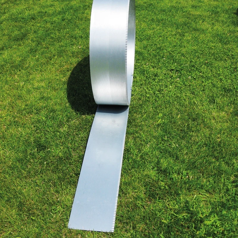 Rasenkantenband aus Cortenstahl – 15 cm hoch, Länge 20 m, 1 mm stark – GartenAZ inklusive Einschlaghilfe