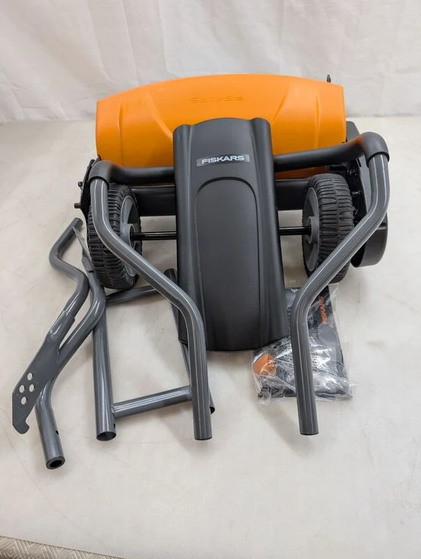 B-Ware Fiskars Spindelmäher Rasenmäher Momentum umweltschonend ergonomisch 46cm grün