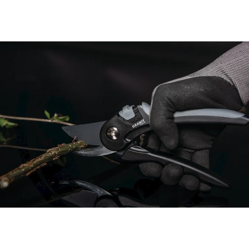 GRANIT BLACK EDITION Bypass-Handschere – 208 mm Schnittleistung Ast-Ø (mm) 12 / 24