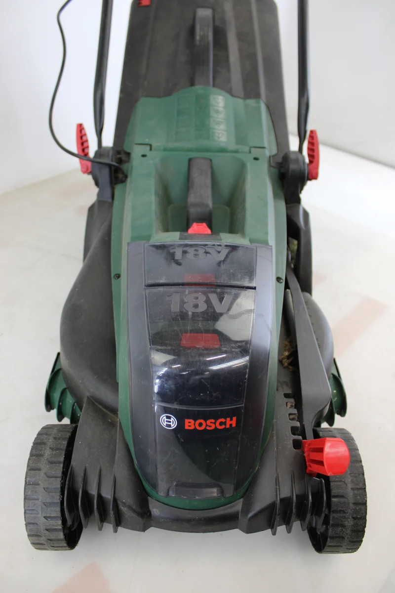 D-Ware Bosch Akku Rasenmäher Rasenschneider UniversalRotak Syneon SIEHE TEXT/FOTO