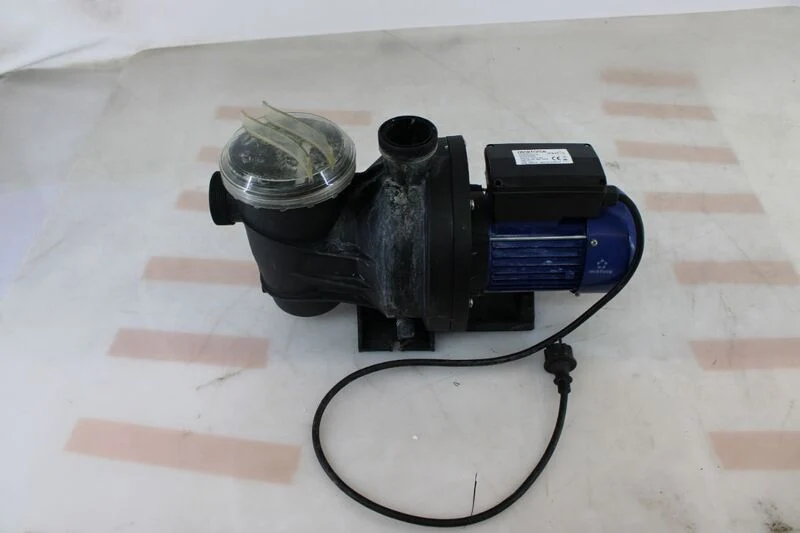 C-Ware Renkforce Poolpumpe 23000l/h 16m Heizkörper Handtuchheizkörper 1200W IPX4 11kg